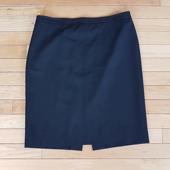 LOFT Dresses & Skirts - LOFT Pencil Skirt size 6